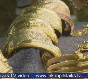 Zasā amatnieki demonstrē savas prasmes