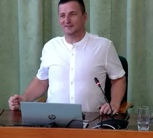 Jēkabpils novada domes deputāts piedāvā sevi sodīt ar pērienu par neizdarību 