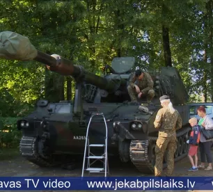 Sievietēm jābūt gatavām doties dienēt