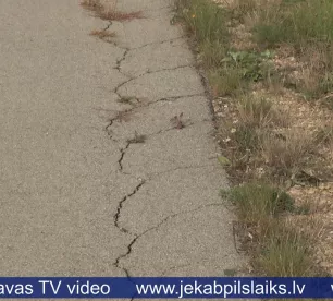 Tā ir ņirgāšanās – iedzīvotāji sašutuši par veloceliņu no Jēkabpils uz Spuņģēniem