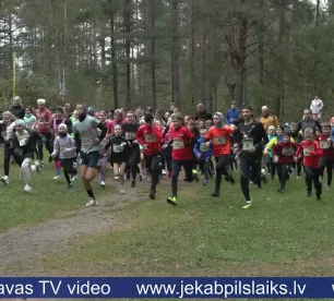 Pusstundas skrējiena 41. sezonu uzsāk teju 140 skrējēji