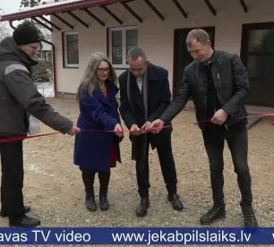 Līvānos atklāj stikla kausēšanas darbnīcu