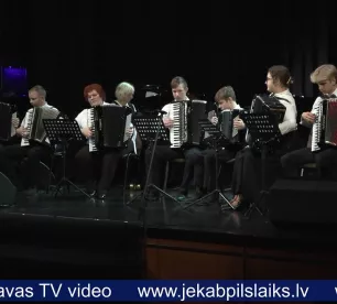 Līvānos ieskandina Ziemassvētku gaidīšanas laiku