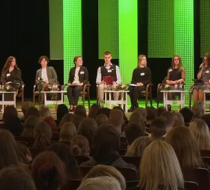 Valsts prezidents ar jauniešiem debatē par sabiedrības līdzdalību valsts dzīvē