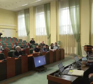  K.Stars Rosina virzīt jautājumu uz Sociālo, izglītības, kultūras, sporta un veselības aizsardzības jautājumu komiteju.