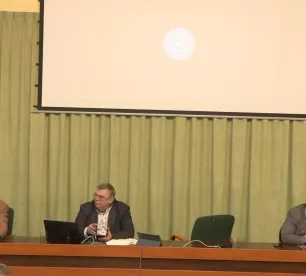 Deputātu diskusija par salūta šaušanas laiku