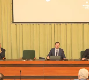 R. Ragainis mēģina iziet no situācijas