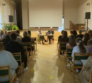 Līvānu 1.vidusskolā viesojas rakstniece Laura Vinogradova