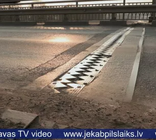 Tauta ziņo: tiltam pār Daugavu Jēkabpilī kustas viena no šuvēm