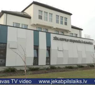 Gripas vilnis Jēkabpilī apgrūtina slimnīcas un iestāžu darbu 