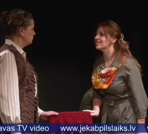 Amatierteātri demonstrē žūrijai un skatītājiem iestudētās izrādes