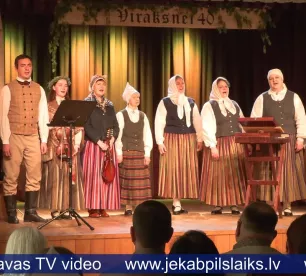 Folkloras kopa “Vīraksne” jestri un skanīgi svin 40 gadu jubileju
