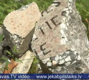 Tauta ziņo: Klāvānu silā iznīcināts piemineklis
