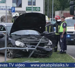 Avārija Jēkabpils rotācijas aplī – šoferim radušās veselības problēmas