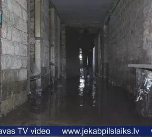 Kūku ciema iedzīvotāji ziņo: pagrabs kā viens liels peldbaseins