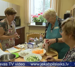 Dienas centrā “Kopā būt” kopīgi gatavojas ziemai