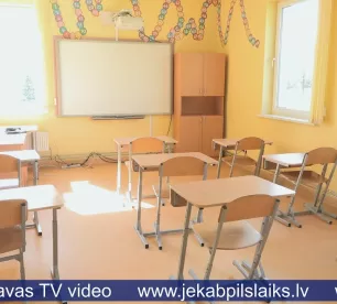 Pēkšņo lēmumu pārcelt skolēnus no Variešiem uz Jēkabpili kritizē arī ministrijā 