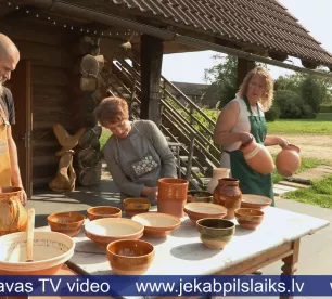 Māla lauskas palīdz radīt Sēlijas tradicionālās podniecības ekspozīciju