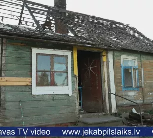 Aknīstē trīs bērnu ģimene ugunsgrēka dēļ paliek bez pajumtes