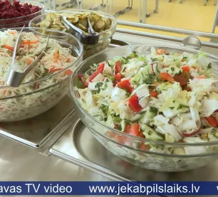 PVD saņem sūdzību par ēdiena kvalitāti Jēkabpils 2. vidusskolā
