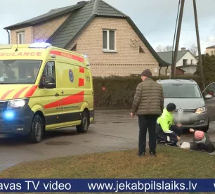 Jēkabpilī automašīna notriec seniori – sākts kriminālprocess