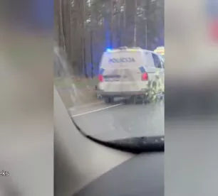 Rīta stundā pie veloceliņa Sala –Jēkabpils apgāžas auto 