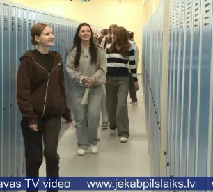 Jaunā garderobe Līvānu 1. vidusskolā liek justies kā ārzemju filmā