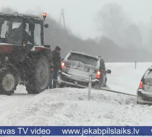 Sniegputeņa haoss – Jēkabpilī un tās apkārtnē piedzīvota saspringta nedēļas nogale