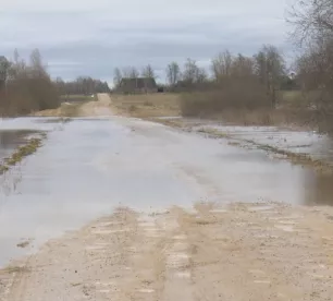 Līvānu novadā applūdis vietējā ceļa posms