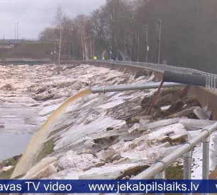 Pa Daugavas dambi Jēkabpilī aicina nepārvietoties