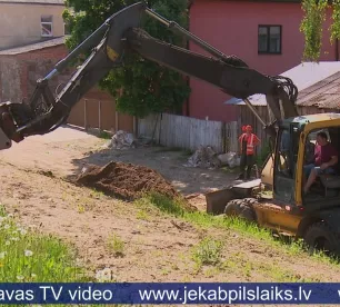 Jēkabpils aizsargdambja būvdarbi varētu sākties tikai augustā