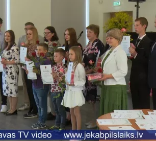 Svinīgā pasākumā sveic Jēkabpils novada skolēnus – olimpiāžu un konkursu laureātus