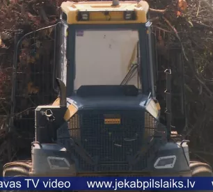 Jēkabpils novadā no krūmiem attīra veco dzelzceļa uzbērumu