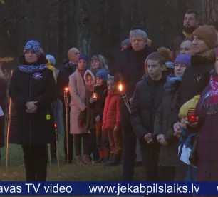 Līvānos Lāčplēša dienas pasākumā ar klusuma brīdi piemin Ukrainā kritušo novadnieku