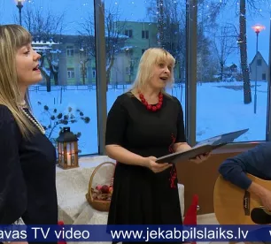 Līvānu bibliotēkas dziedošie lasītāji sniedz Ziemassvētku koncertu