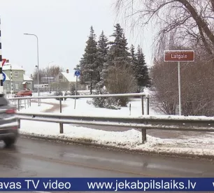 Atbilstoši vēsturisko zemju likumam puse Jēkabpils pilsētas ir Sēlijā, otra puse – Latgalē