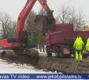 Pļaviņās sākti Daugavas ielas būvdarbi