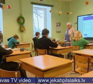 Izglītības un zinātnes ministrija pašvaldības “pamet zem vilciena”