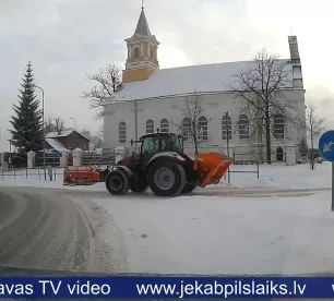 Jēkabpilī sniega tīrīšanā iesaistās visi dienesti