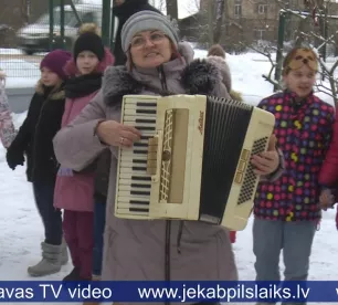 Krustpils pamatskolā tur godā tradīcijas un svin Meteņus 