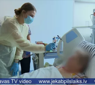 Ēnu dienā Jēkabpilī skolēniem liela interese par mediķu darbu