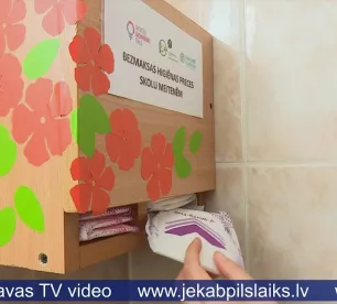 Aizkraukles un Balvu novada skolās meitenēm bez maksas pieejamas higiēnas preces