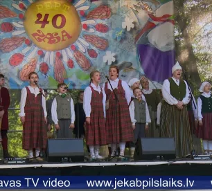 Zasā izskanējuši bērnu un jauniešu folkloras svētki “Pulkā eimu, pulkā teku”
