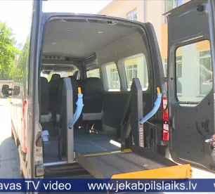 Jēkabpilī iegādāts jauns auto cilvēku ar īpašām vajadzībām pārvadāšanai