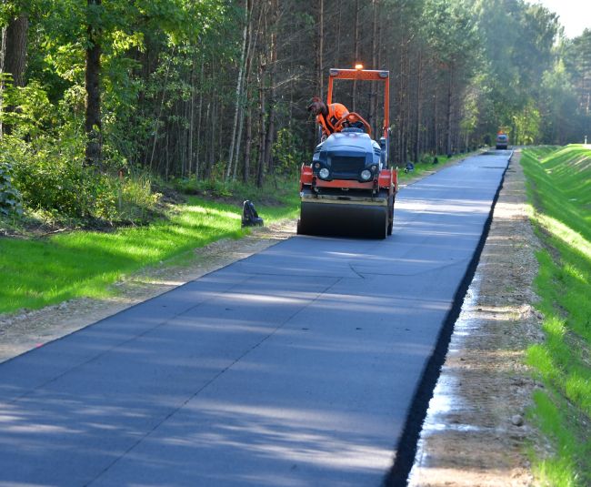 Uz veloceliņa Sala – Jēkabpils tiek ieklāts asfalts
