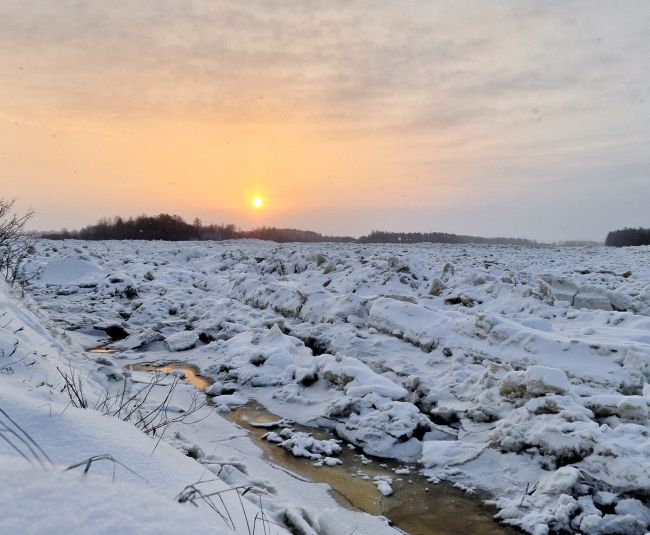 Pļaviņās kopš piektdienas ūdens līmenis krities par aptuveni metru