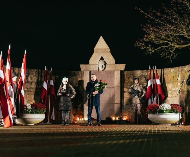 Lāčplēša dienā Jēkabpilī – lāpu gājiens un piemiņas brīdis