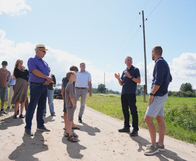 Prezidents apmeklē lietus skartās zemnieku saimniecības, arī 