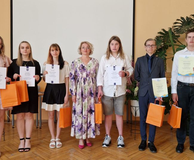 Līvānu novadā godināti izcilākie skolēni un pedagogi