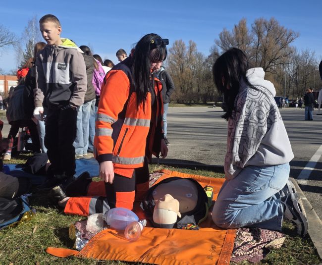 Jaunieši iepazīst operatīvo dienestu pasauli